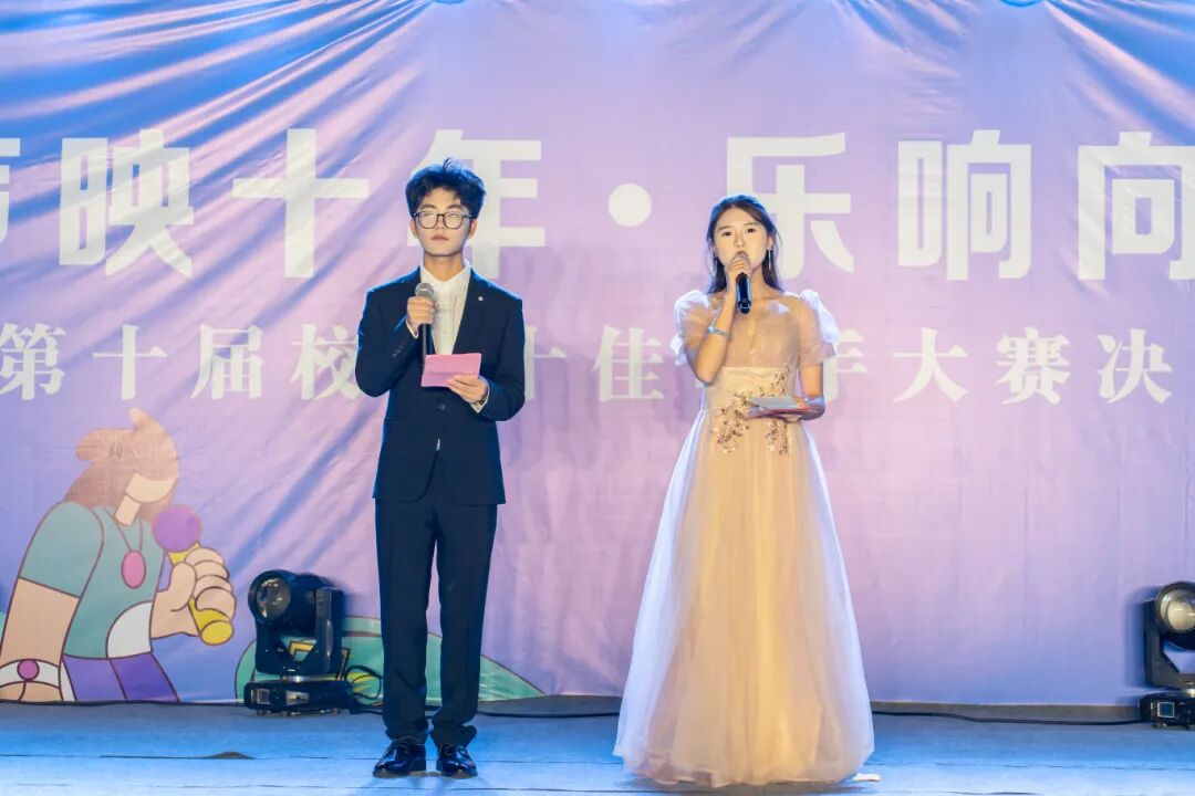 音浪炸场!第十届校园十佳歌手冠军,是他!(图2) 音浪炸场!第十届校园十佳歌手冠军,是他!(图2)