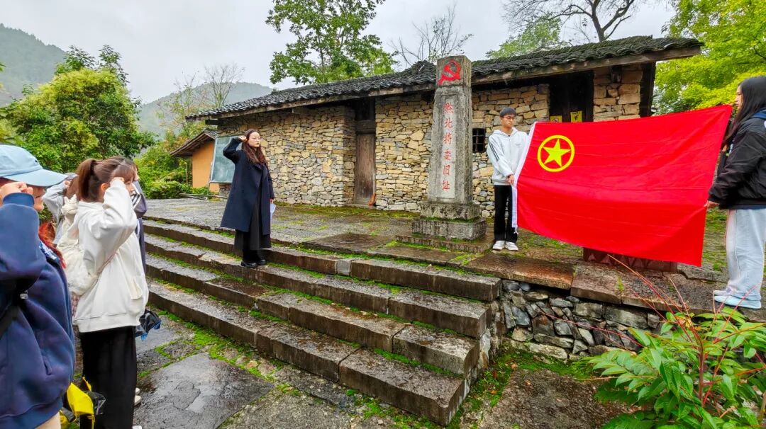 弘扬伟大抗战精神 凝聚团结奋进力量——今年会马克思主义学院“红匠工坊”走进红色教育基地开展实践教学(图3) 弘扬伟大抗战精神 凝聚团结奋进力量——今年会马克思主义学院“红匠工坊”走进红色教育基地开展实践教学(图3)