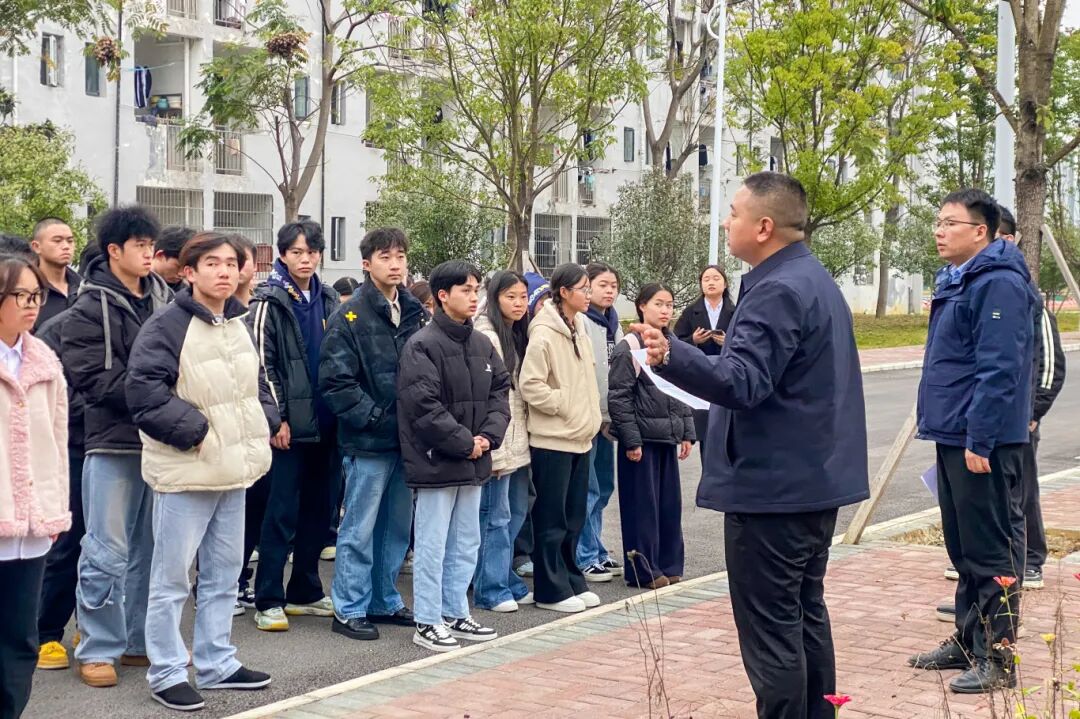 党建领航 专业赋能：药学院开展药用植物园劳动实践与“理论宣传二人讲”活动(图2)
