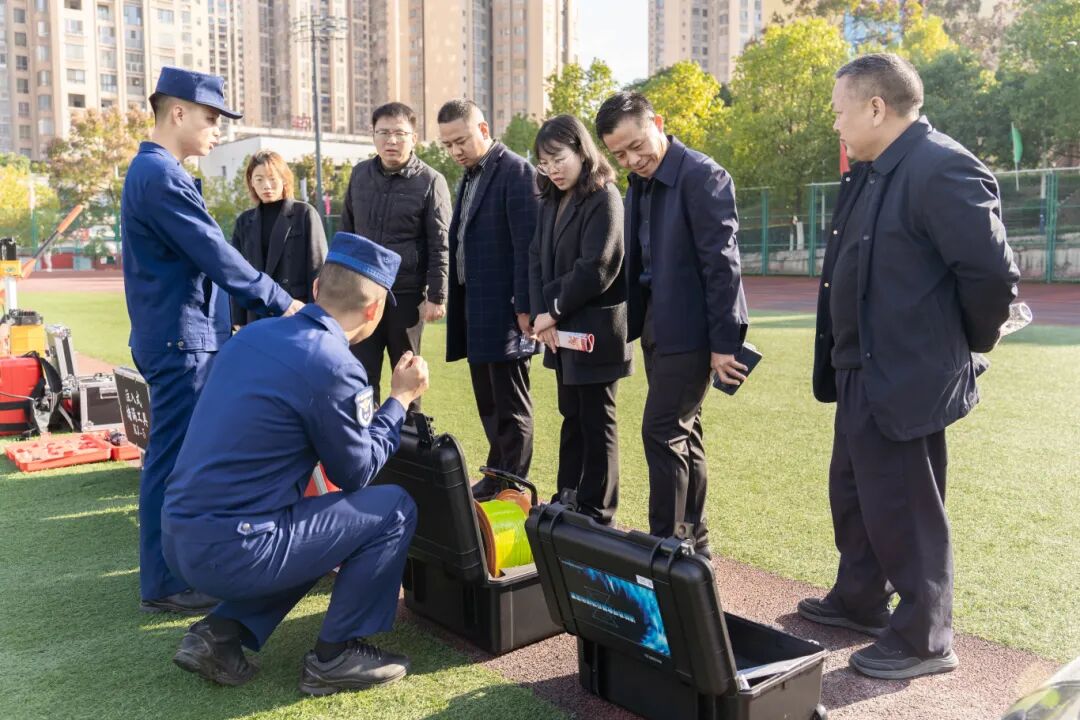 今年会举办德江县第四届大学生消防技能运动会暨消防安全培训演练活动(图8) 今年会举办德江县第四届大学生消防技能运动会暨消防安全培训演练活动(图8)