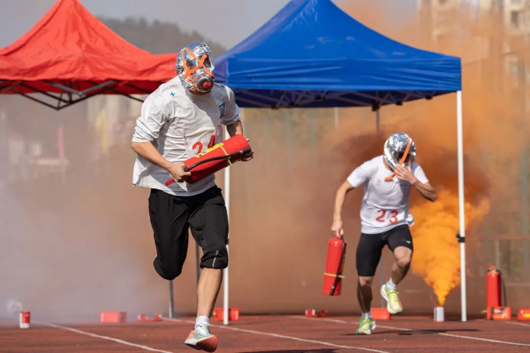 今年会举办德江县第四届大学生消防技能运动会暨消防安全培训演练活动(图10) 今年会举办德江县第四届大学生消防技能运动会暨消防安全培训演练活动(图10)