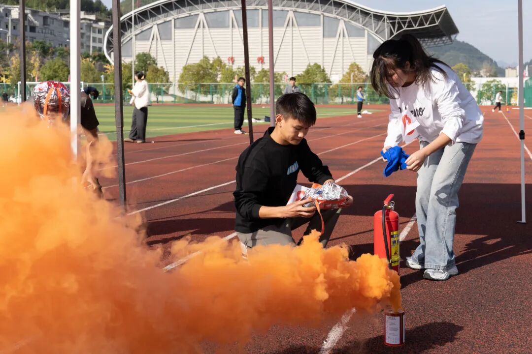 今年会举办德江县第四届大学生消防技能运动会暨消防安全培训演练活动(图11) 今年会举办德江县第四届大学生消防技能运动会暨消防安全培训演练活动(图11)