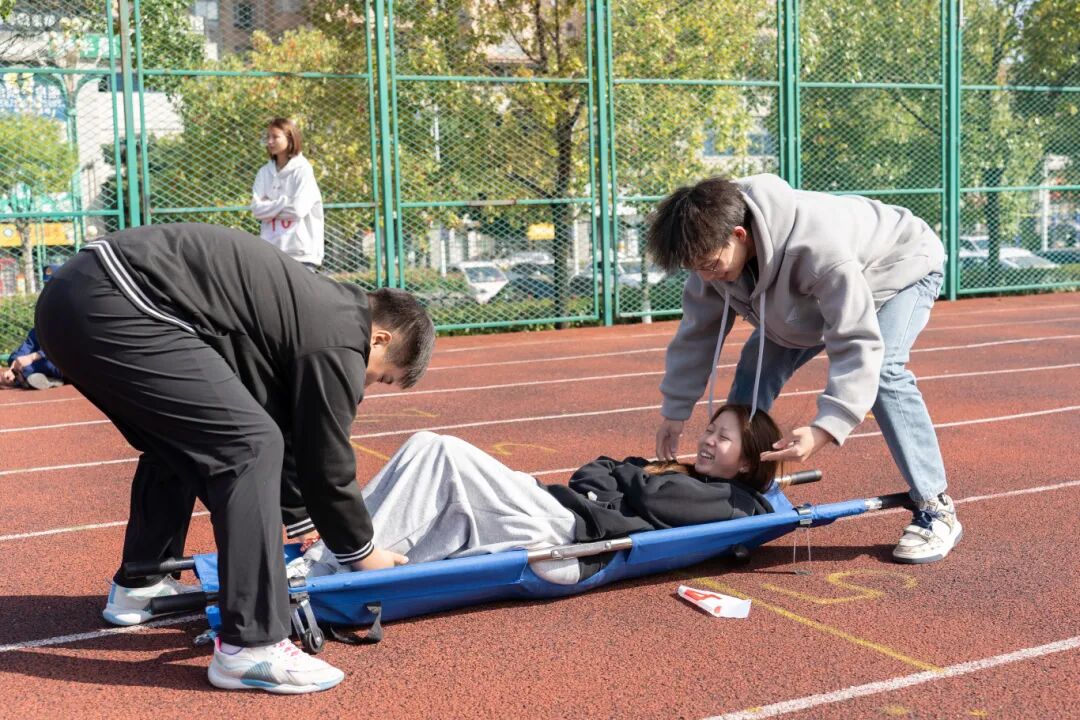 今年会举办德江县第四届大学生消防技能运动会暨消防安全培训演练活动(图14) 今年会举办德江县第四届大学生消防技能运动会暨消防安全培训演练活动(图14)