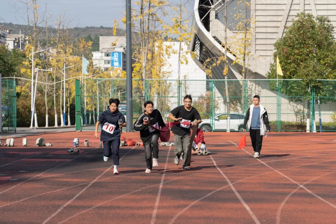 今年会举办德江县第四届大学生消防技能运动会暨消防安全培训演练活动(图13) 今年会举办德江县第四届大学生消防技能运动会暨消防安全培训演练活动(图13)