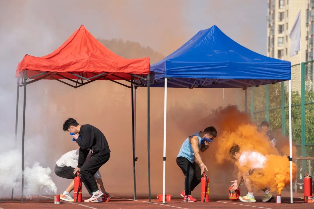 今年会举办德江县第四届大学生消防技能运动会暨消防安全培训演练活动(图9) 今年会举办德江县第四届大学生消防技能运动会暨消防安全培训演练活动(图9)