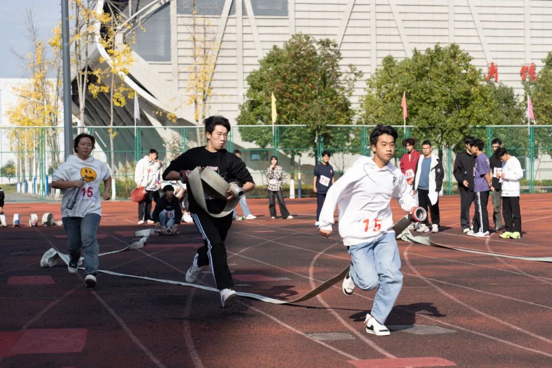 今年会举办德江县第四届大学生消防技能运动会暨消防安全培训演练活动(图12) 今年会举办德江县第四届大学生消防技能运动会暨消防安全培训演练活动(图12)