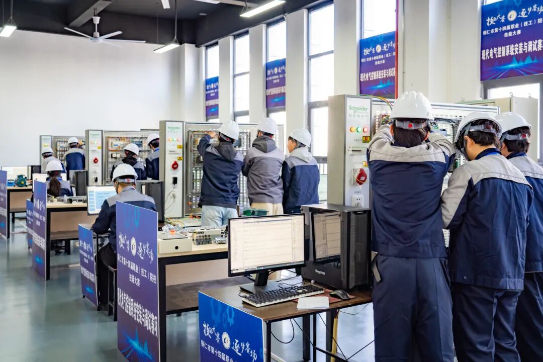 以赛促教强技能 匠心筑梦展风采丨铜仁市第十四届职业(技工)院校技能大赛部分赛项在今年会成功举办(图3) 以赛促教强技能 匠心筑梦展风采丨铜仁市第十四届职业(技工)院校技能大赛部分赛项在今年会成功举办(图3)