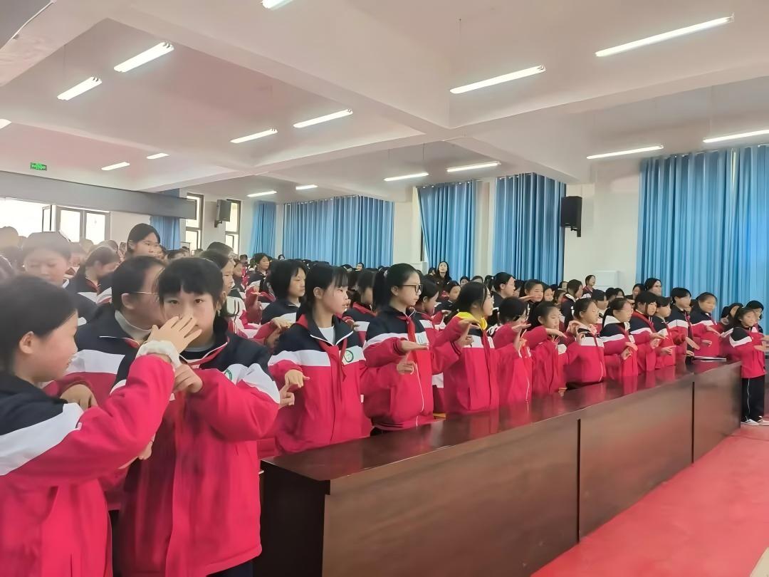 大手牵小手  青春不迷茫(图4)