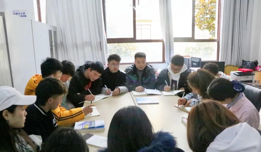 开学第一课丨学四史、守初心、担使命(图2) 开学第一课丨学四史、守初心、担使命(图2)