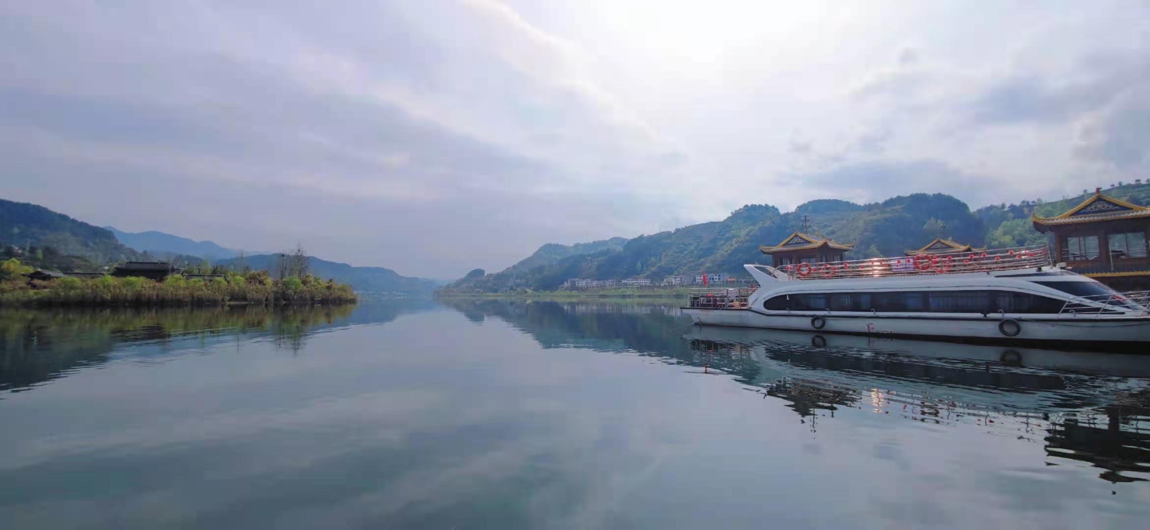 重温党史 诵读经典(图2) 重温党史 诵读经典(图2)