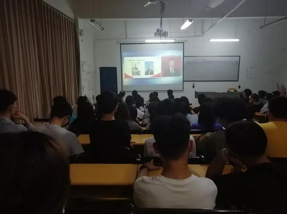 【主题思政课】药学院组织收看“同上‘四史’思政大课”(图1) 【主题思政课】药学院组织收看“同上‘四史’思政大课”(图1)