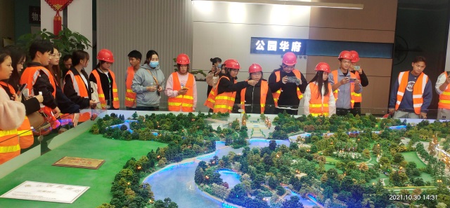 我院建筑室内设计专业开展 新生专业认识实习活动(图2) 我院建筑室内设计专业开展 新生专业认识实习活动(图2)