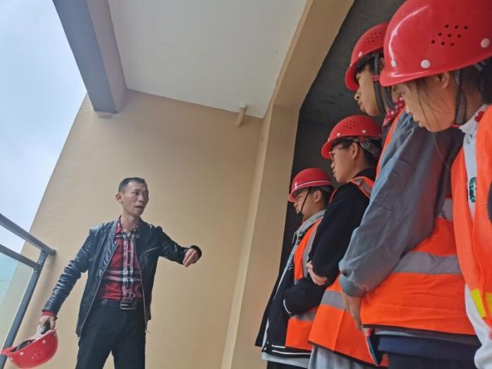 我院建筑室内设计专业开展 新生专业认识实习活动(图4) 我院建筑室内设计专业开展 新生专业认识实习活动(图4)