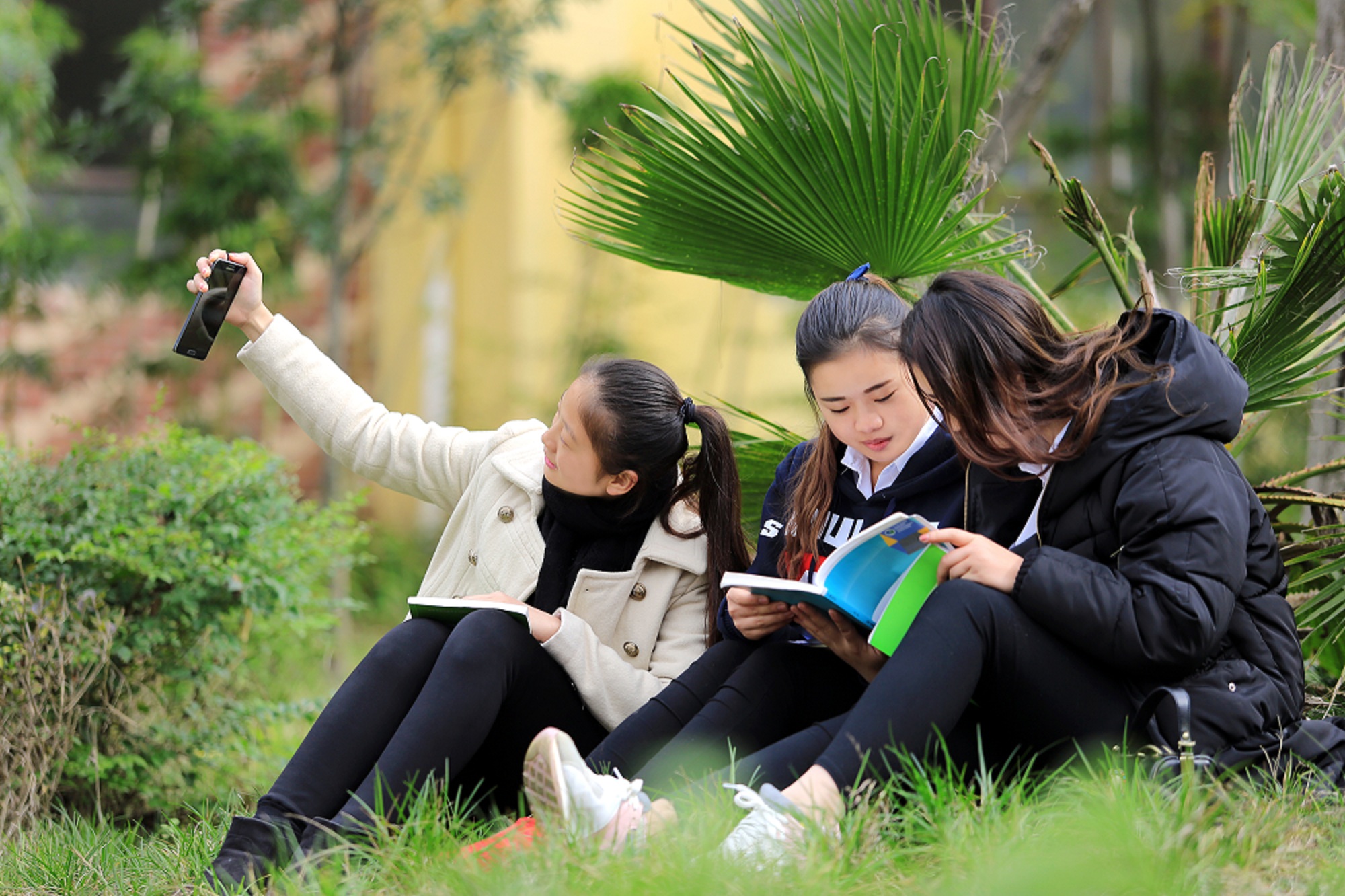 劳动:淬炼人类文明的永恒引擎与价值向度 ——马克思主义学院致全体同学的一封信(图1) 劳动:淬炼人类文明的永恒引擎与价值向度 ——马克思主义学院致全体同学的一封信(图1)